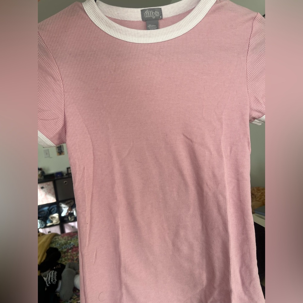Tilly's Pink and White Short Sleeve Tee